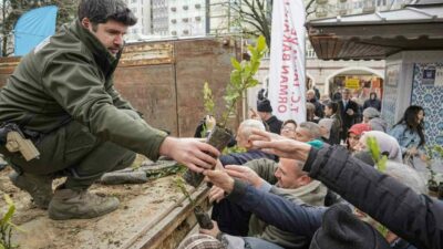 21-26 Mart Orman Haftası dolayısıyla dağıtılan ücretsiz fidanları almak isteyen