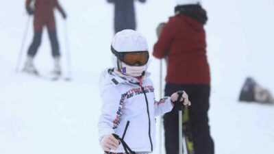 Türkiye’nin önemli kış turizm merkezlerinden Uludağ’da kar kalınlığı 50 santimetreye