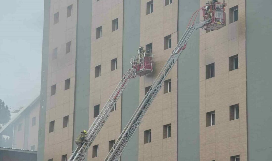 Bursa Uludağ’da bulunan Kervansaray Otel’de yangın çıktı. Yangına itfaiye ekiplerinin