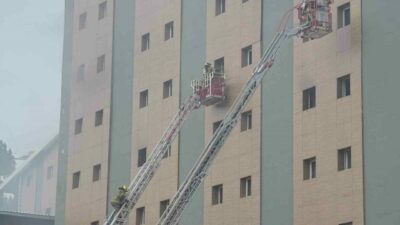 Bursa Uludağ’da bulunan Kervansaray Otel’de yangın çıktı. Yangına itfaiye ekiplerinin
