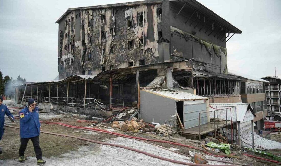 Bursa Büyükşehir Belediye Başkanı Bozbey’den Uludağ’da yangın açıklaması Bursa Büyükşehir Belediye Başkanı Mustafa Bozbey, Uludağ'da yaşanan otel yangınına