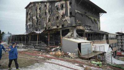 Bursa Büyükşehir Belediye Başkanı Mustafa Bozbey, Uludağ'da yaşanan otel yangınına