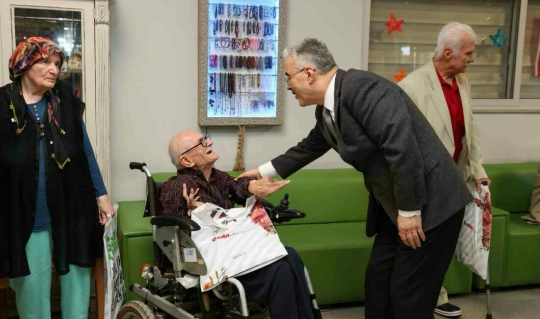Vali Ayyıldız, bayram öncesi çocukları ve büyükleri unutmadı Bursa Valisi Erol Ayyıldız bayram arefesinde hastane, yaşlı bakım ve