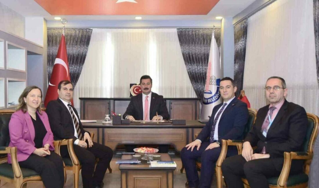Yenişehir’in altyapı sorunlarına BUSKİ ile ortak çözüm BUSKİ’nin üst düzey yöneticilerini ağırlayan Yenişehir Belediye Başkanı Ercan Özel,