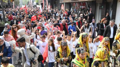 Osmangazi Belediyesi, 23 Nisan Ulusal Egemenlik Çocuk Bayramı’nda kortej yürüyüşü