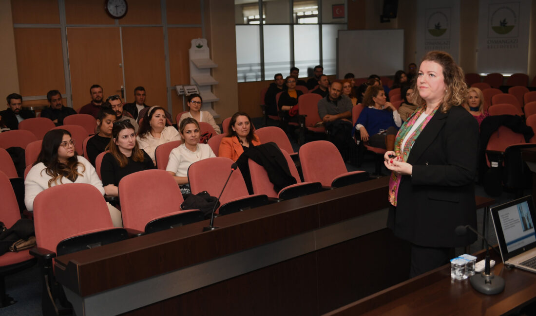 Osmangazi’de belediye personeline ‘toplumsal cinsiyet eşitliği’ eğitimi Osmangazi Belediyesi tarafından düzenlenen hizmet içi eğitim faaliyetleri kapsamında belediye