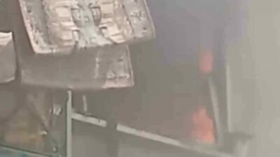 Bursa’da 2 katlı binada çıkan yangın, korku dolu anlar yaşattı.
