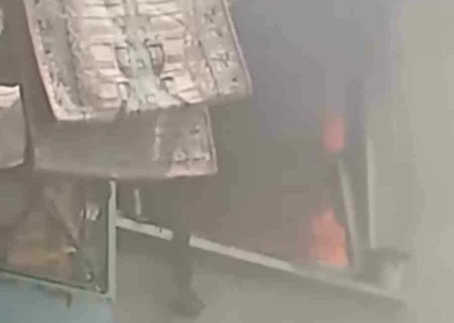 2 katlı bina alevlere teslim oldu Bursa’da 2 katlı binada çıkan yangın, korku dolu anlar yaşattı.