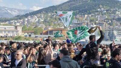 Artvin Hopaspor maçını Acemler’deki dev ekrandan takip eden yeşil beyaz