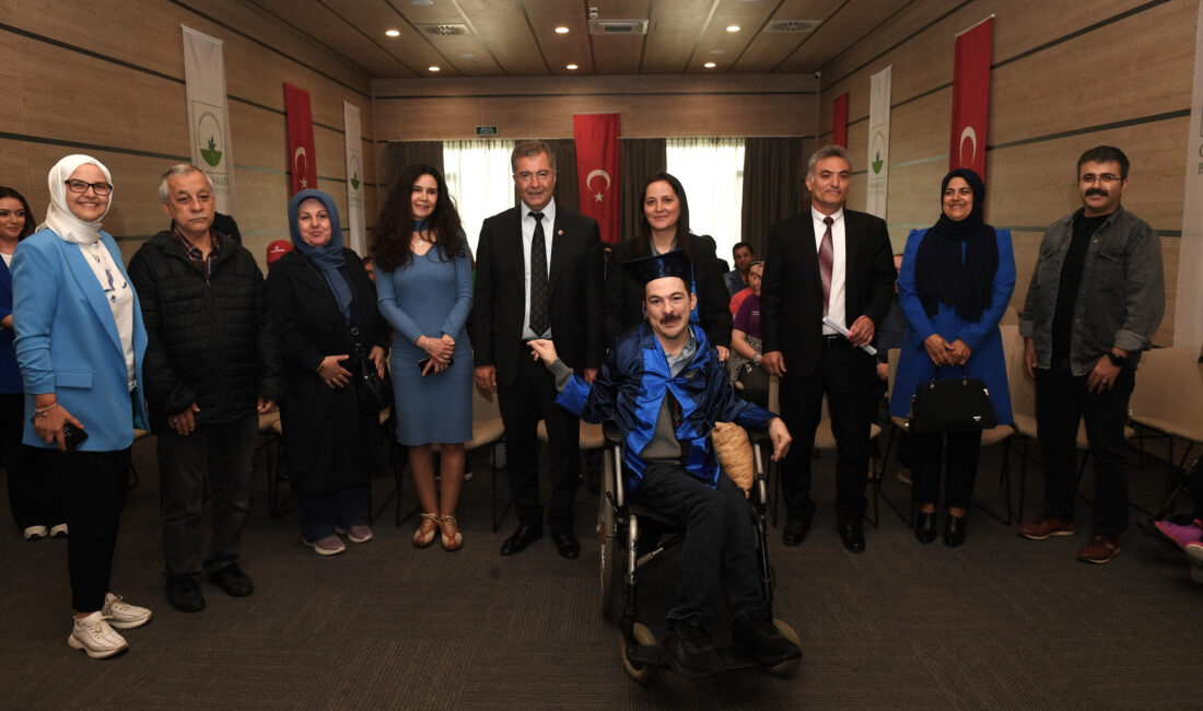 Okuma aşkı engel tanımadı Osmangazi Belediyesi Engelliler Bakım Merkezi OBAM’da eğitim gören Serebral Palsi