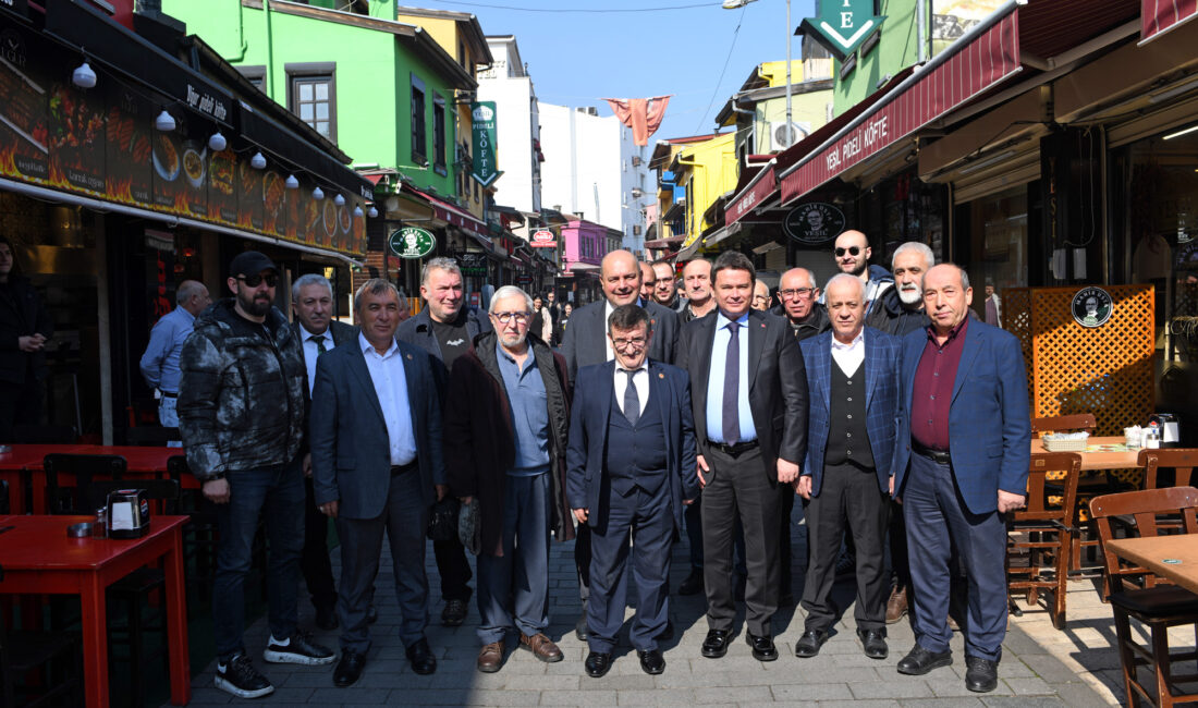 Osmangazi Belediye Başkanı Erkan Aydın, Kayıhan Çarşısı esnafıyla yaptığı kahvaltı