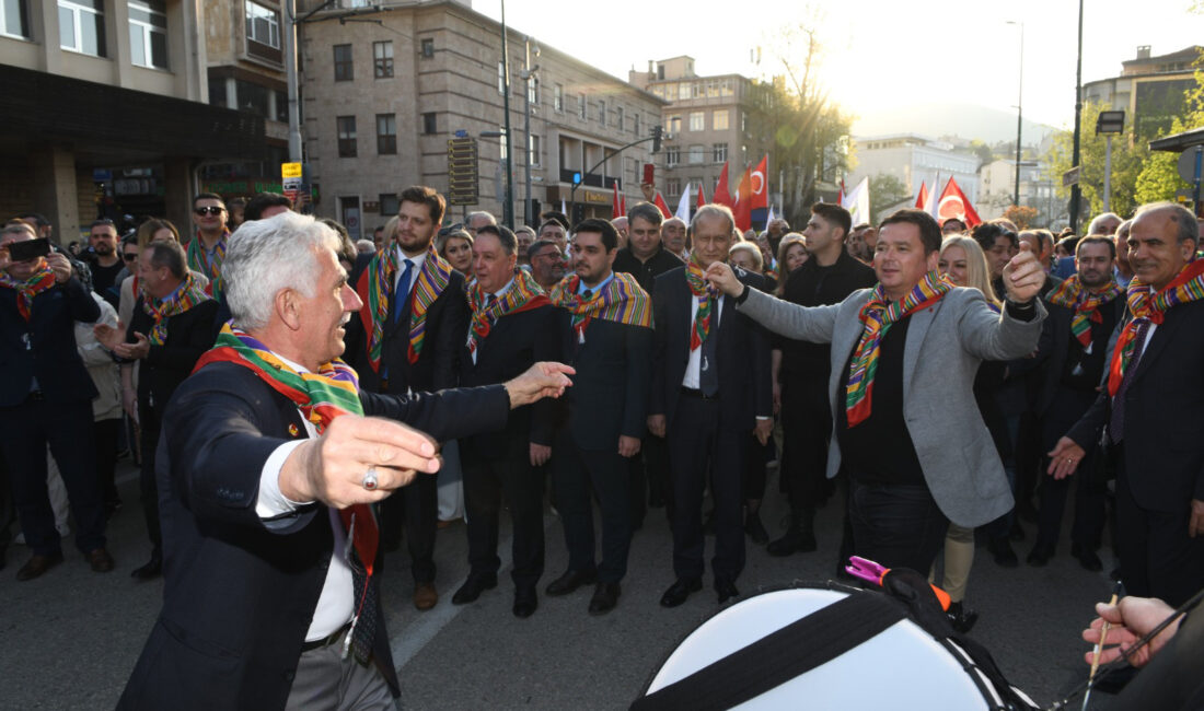 Bursa’yı fetih coşkusu sardı Osmangazi Belediyesi tarafından bu yıl 20’ncisi gerçekleştirilen Osman Gazi’yi Anma