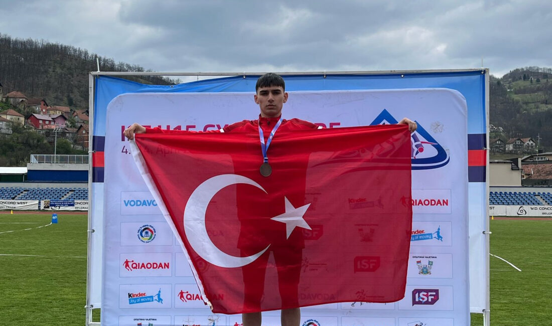 Osmangazili milli atletten dünya üçüncülüğü Osmangazi Belediyespor Kulübü’nün milli sporcusu Muhammed Esad Ayna, Sırbistan’ın Zlatibor