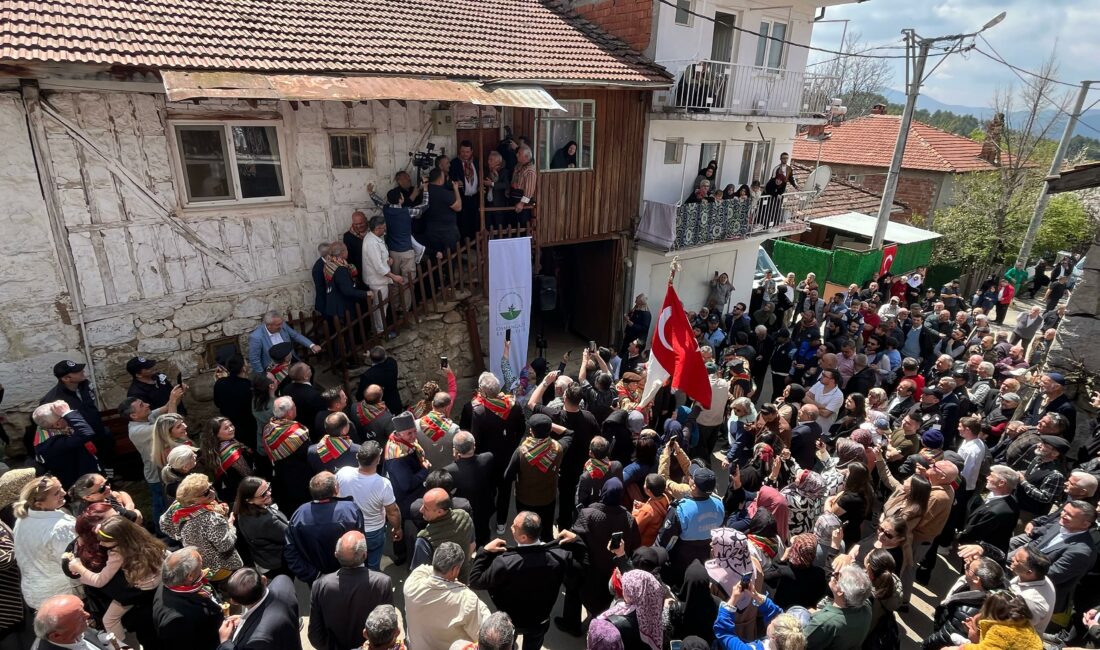 Asırlık köy düğünü Fetih Etkinlikleri’nde hayat buldu Osmangazi Belediyesi tarafından bu yıl 20’incisi düzenlenen Osman Gazi’yi Anma