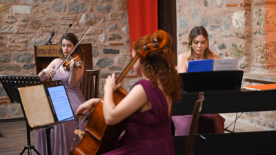 Terra Trio Osmangazi’de sahne aldı Osmangazi Belediyesi, düzenlediği Terra Trio konseri ile sanatseverlere uzun süre