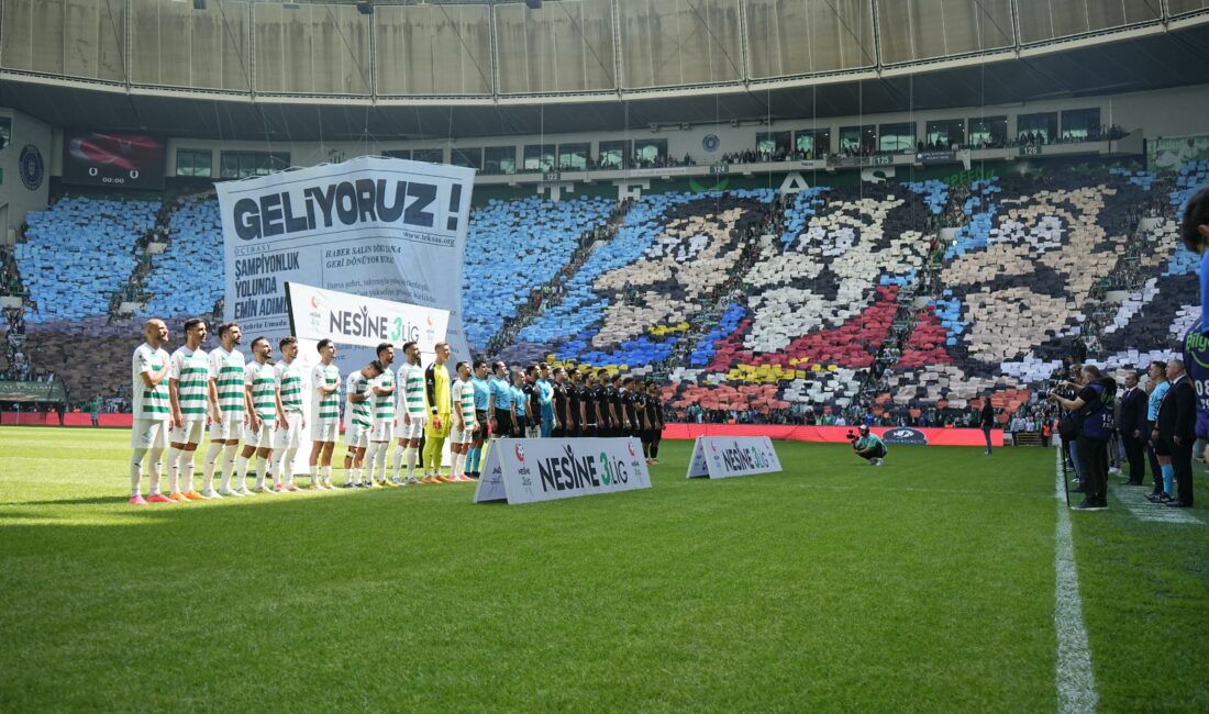 Yeşil beyazlı taraftarlar bugün şampiyonluk kupasını kaldıracağı Bornova 1877 maçında,