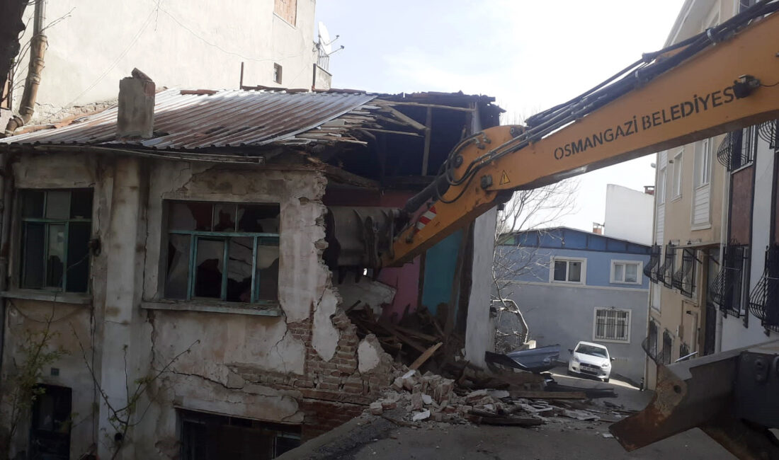 Osmangazi’de metruk binalar yıkılıyor Osmangazi Belediyesi, ilçede bulunan metruk binaların yıkım çalışmalarını kararlılıkla sürdürüyor.
