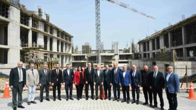 Adalet ve Kalkınma Partisi Bursa İl Başkanı Davut Gürkan ve