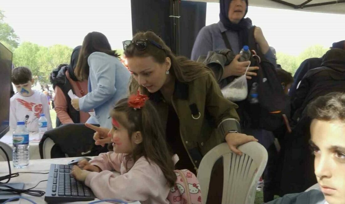 Akıllı şehir oyunları minik oyuncularla buluştu Bursa Büyükşehir Belediyesi Bilgi İşlem Dairesi Başkanlığı’na bağlı Akıllı Şehircilik
