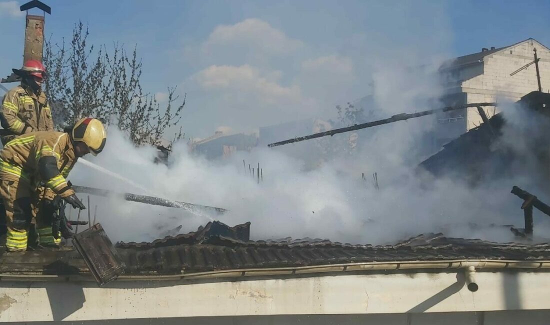 Alev alev yanan köy evi havadan böyle görüntülendi Bursa’nın İnegöl ilçesinde tek katlı ev alev alev yandı. Yangın