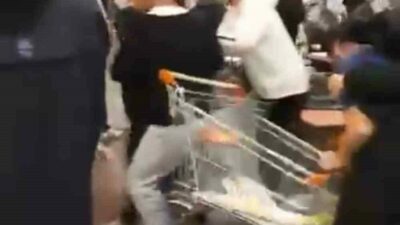 Bursa’nın Nilüfer ilçesinde bulunan Sur Yapı Marka AVM’de müşteriler ile
