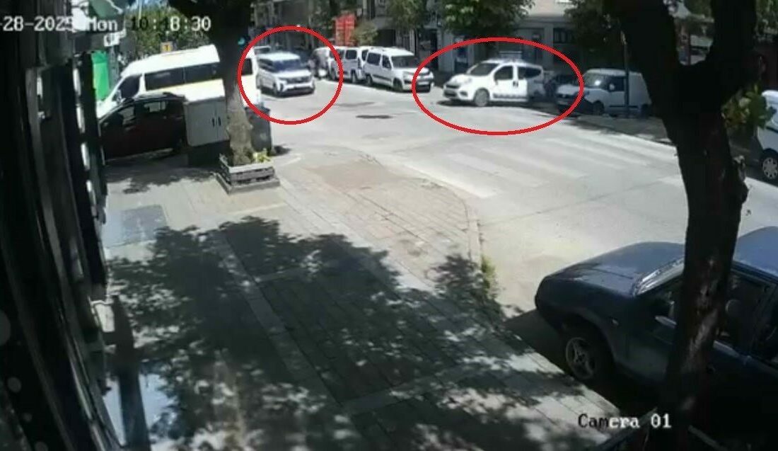 Bursa’nın Osmangazi ilçesinde tali yoldan ana yola dikkatsiz çıkan araç