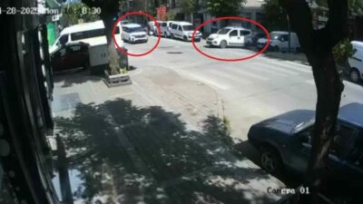 Bursa’nın Osmangazi ilçesinde tali yoldan ana yola dikkatsiz çıkan araç