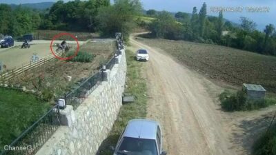 Bursa’da arazi motosikleti ile seyir halindeyken dengesini kaybedip çitlere çarpan