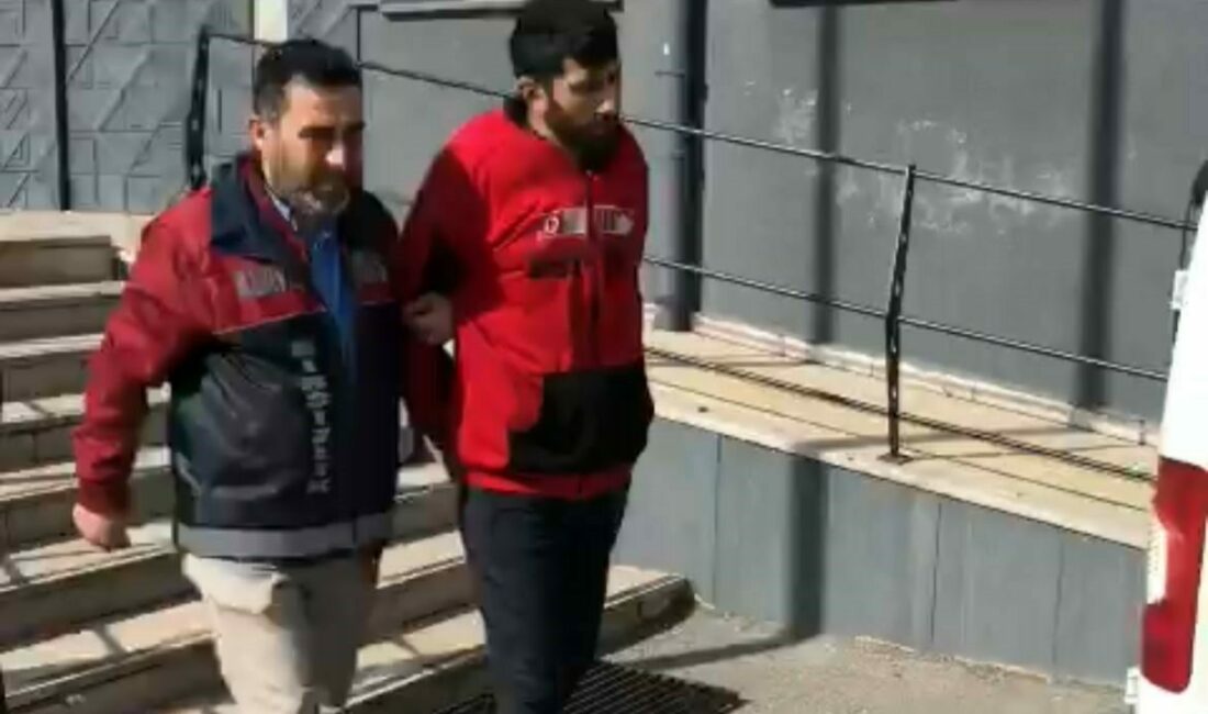Atatürk büstünü çalan hırsız tutuklandı Bursa’da bir okuldan Atatürk büstünü çalan şüpheli Asayiş Şube Müdürlüğü
