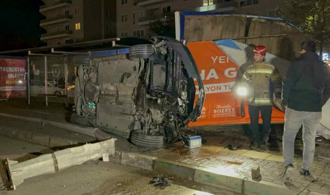 Aydınlatma direğine ve reklam panosuna çarpan araç takla attı: 1 ölü, 1 yaralı Bursa’da sürücüsünün kontrolünden çıkan otomobil kaldırımda bulunan aydınlatma direğine ve
