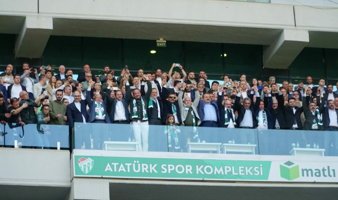 Bursaspor’un 4-1’lik Bornova 1877 maçının bitiş düdüğüyle protokol tribününde büyük