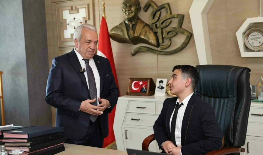 Başkan Şadi Özdemir makamını çocuklara devretti Nilüfer Belediye Başkanı Şadi Özdemir, 23 Nisan Ulusal Egemenlik ve