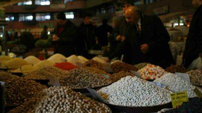 Türkiye birçok üründe kendi kendine yeter iken pirinç, pamuk, mısır,