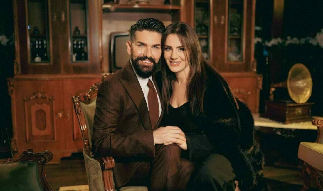 Sahnelerin güçlü sesi Mehmet Çevik’in, ünlü sanatçı Aslı Hünel ile