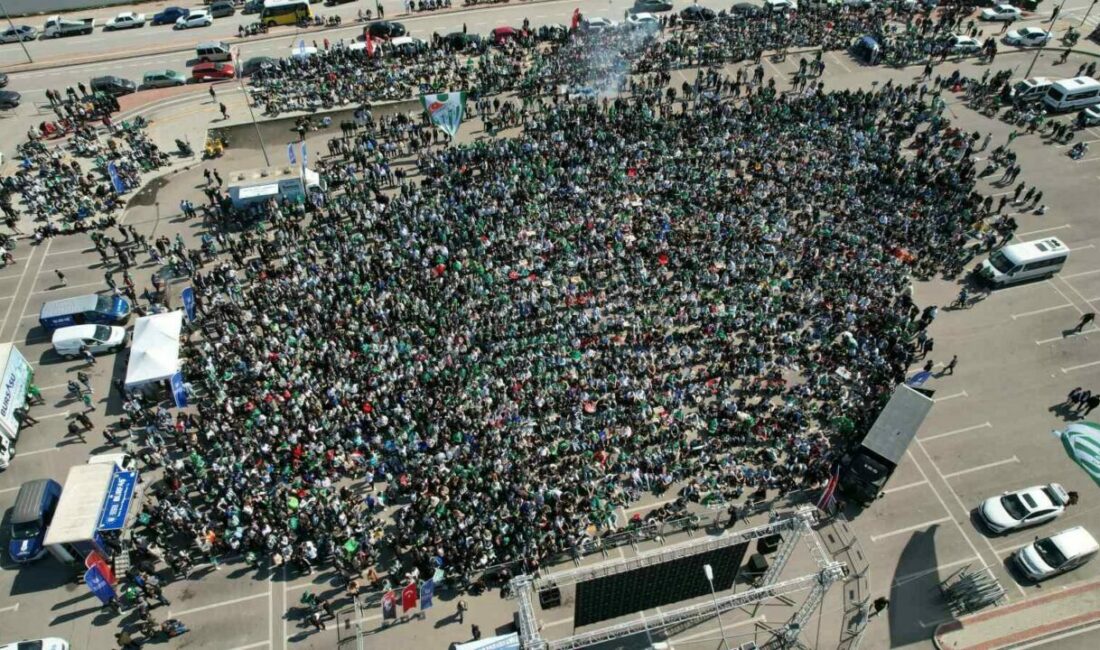Binlerce Bursalı şampiyonluk maçını beraber izledi Bursaspor’un TFF 3. Lig 1. Grup 28. haftasında deplasmanda Artvin