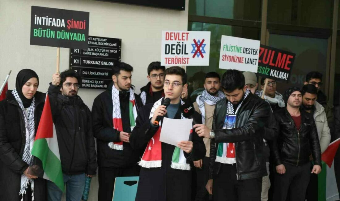BTÜ’lü öğrencilerden tekbir çağrısı Bursa Teknik Üniversitesi (BTÜ) Öğrenci Fikir Platformu öğrencileri, İsrail’in Filistin’deki