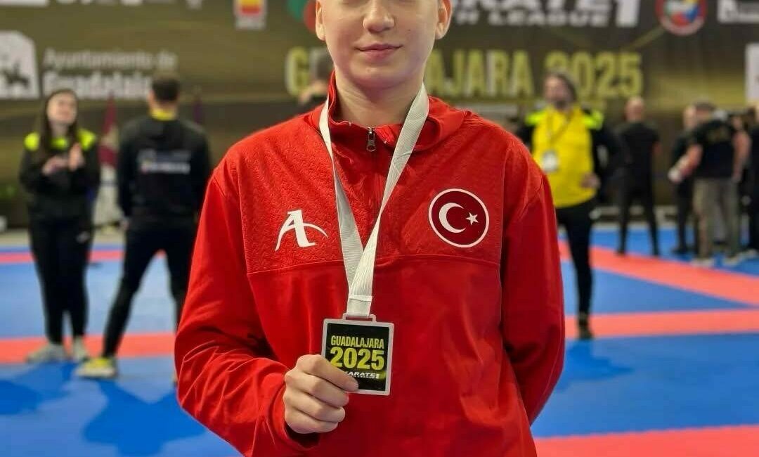 Bursa Büyükşehir Belediyespor Nisanur Çakır’dan gümüş madalya Dünya Karate Federasyonu tarafından düzenlenen Dünya Karate Gençlik Ligi’nde, Bursa