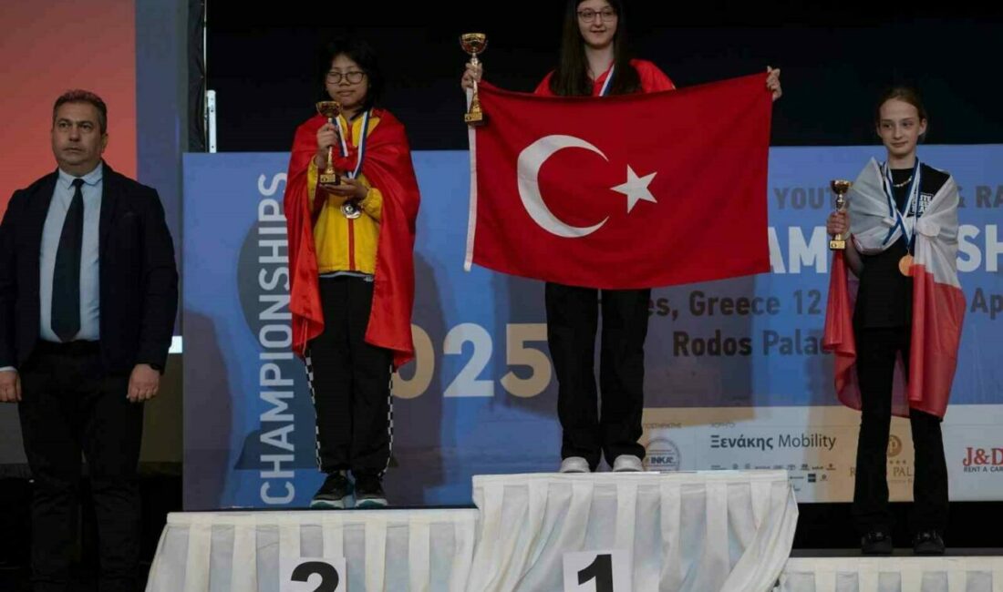 Bursa Büyükşehir Belediyesporlu Arya Aydoğan, Dünya Gençler ve Yıldızlar Hızlı