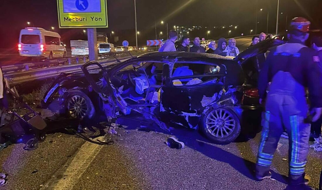 Bursa otobanda feci kaza: 1 ölü 3 yaralı İstanbul-İzmir Otoyolu Çağlayan Mahallesi yakınlarında meydana gelen kazada 1 kişi