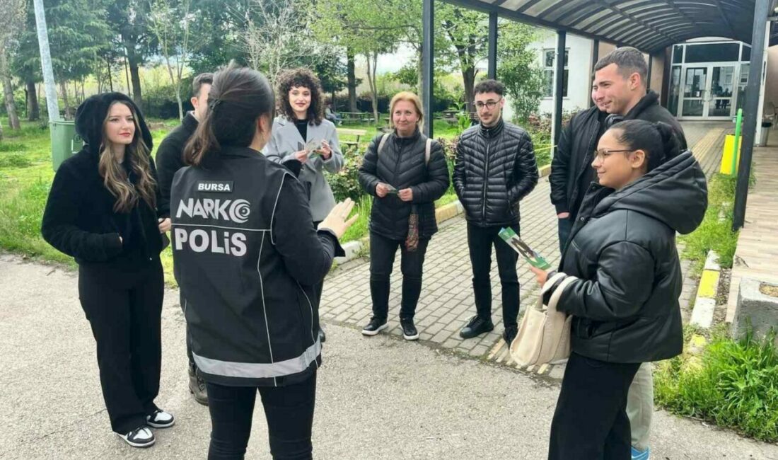 Bursa polisi vatandaşları bilgilendirdi Bursa İl Emniyet Müdürlüğü Narkotik Suçlarla Mücadele Şube Müdürlüğü ekipleri,