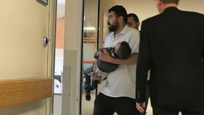Bursa’nın İnegöl ilçesinde 2. kattaki evin balkonundan düşen 2.5 yaşındaki