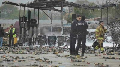 Bursa’nın Nilüfer ilçesinde bulunan geri dönüşüm tesisinde patlama meydana geldi.