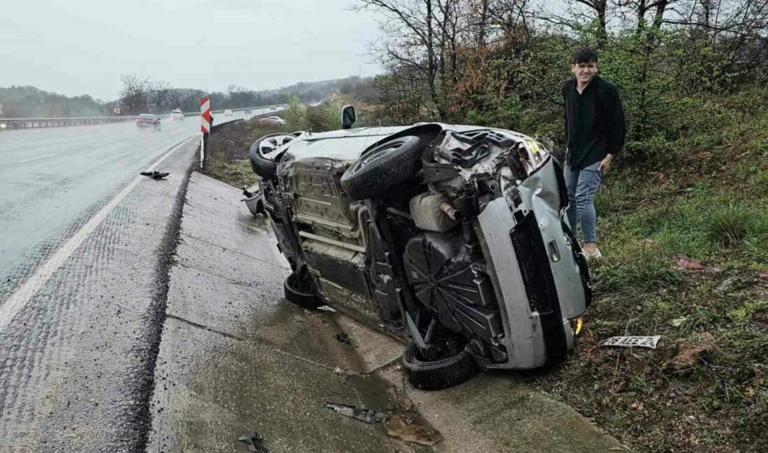 Bursa’da kontrolden çıkan otomobil kanala devrildi: 2 yaralı Bursa’nın İnegöl ilçesinde kontrolden çıkan otomobilin su kanalına devrildiği kazada