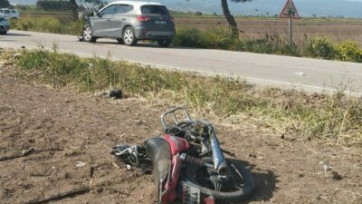 Bursa’nın Karacabey ilçesinde motosiklet ile otomobil kafa kafaya çarpıştı. Yaşanan