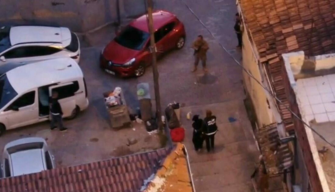 Bursa’da uyuşturucuya darbe: 41 şüpheli yakalandı, 5 kilonun üzerinde uyuşturucu ele geçirildi Bursa’da uyuşturucu tacirlerine yönelik harekete geçen Bursa İl Emniyet Müdürlüğü,