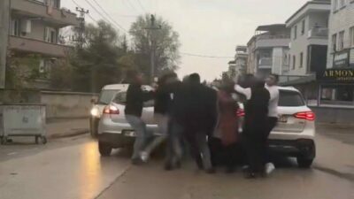 Bursa’nın İnegöl ilçesinde sürücüler arasında “yol verme” meselesi nedeniyle çıkan