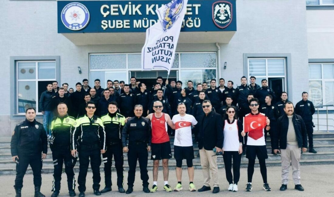Bursalı maratoncular emniyete koştu Türk Emniyet Teşkilatı’nın 180. yıldönümü dolayısıyla Bursalı 4 maratoncu, açtıkları