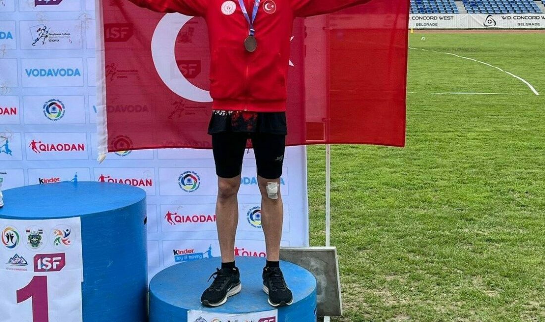Bursalı Milli atletten dünya üçüncülüğü Bursalı Milli sporcu Muhammed Esad Ayna, Sırbistan’ın Zlatibor kentinde düzenlenen