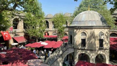 Osmanlı payitahtı Bursa’da yaklaşık 700 yıllık tarihi bulunan, bünyesinde Kapalı Çarşı,
