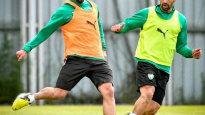 Bursaspor deplasmanda Artvin Hopaspor ile oynayacağı maçın hazırlıklarına akşam saatlerinde